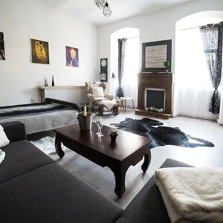 Ultra Apartment *
